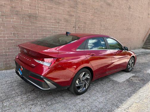 Ultimate Red 2024 Hyundai ELANTRA Limited