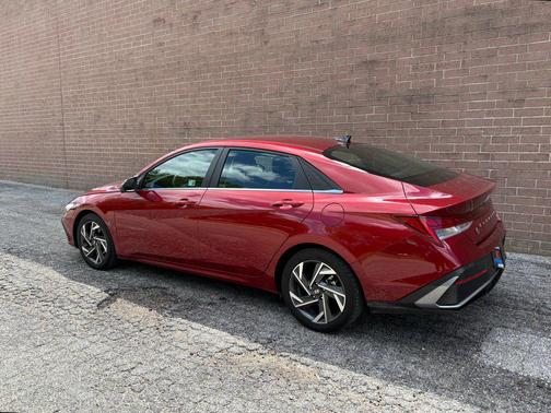 Ultimate Red 2024 Hyundai ELANTRA Limited