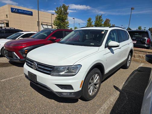 Platinum Gray Metallic 2018 Volkswagen Tiguan 2.0T SE 4MOTION
