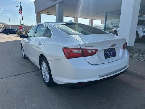 Iridescent Pearl Tricoat 2018 Chevrolet Malibu LT