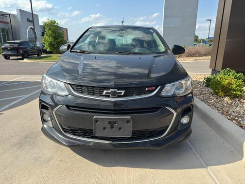 Mosaic Black Metallic 2019 Chevrolet Sonic LT