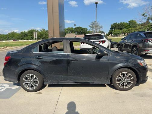 Mosaic Black Metallic 2019 Chevrolet Sonic LT