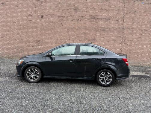 Mosaic Black Metallic 2019 Chevrolet Sonic LT