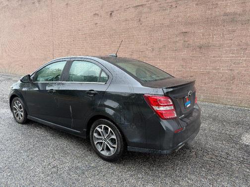 Mosaic Black Metallic 2019 Chevrolet Sonic LT