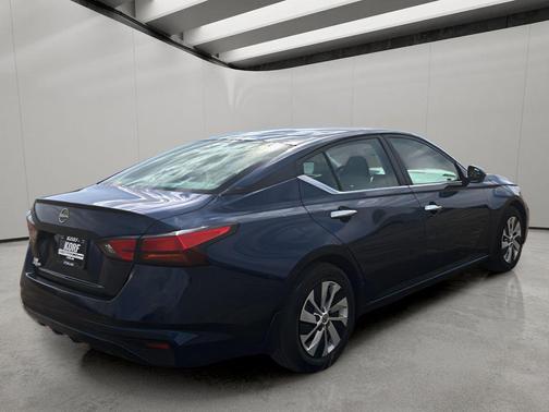 Deep Blue Pearl 2024 Nissan Altima S FWD