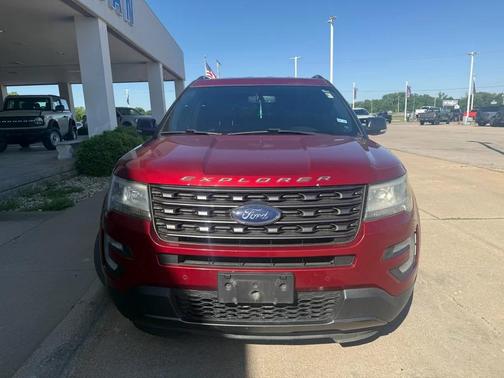 Red 2017 Ford Explorer XLT