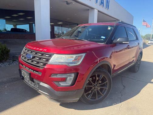 Red 2017 Ford Explorer XLT
