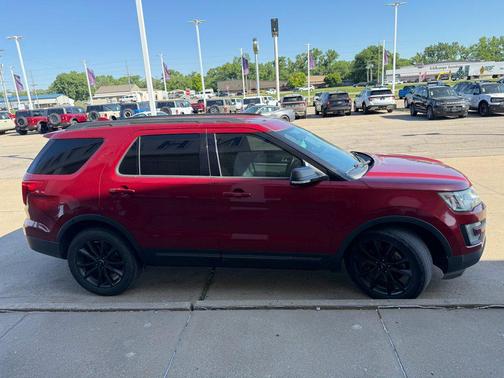 Red 2017 Ford Explorer XLT