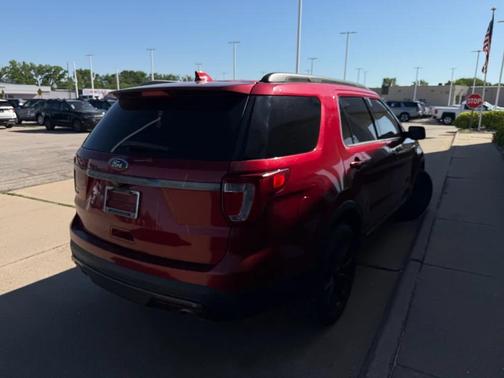 Red 2017 Ford Explorer XLT