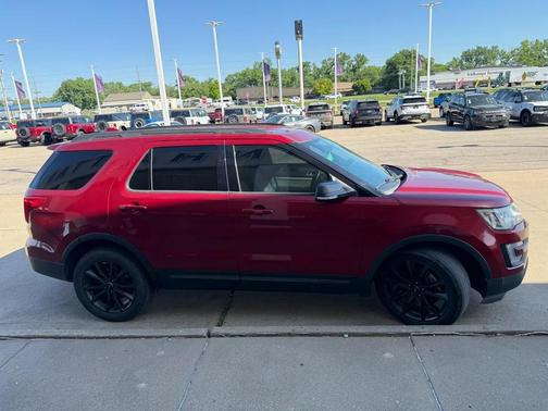 Red 2017 Ford Explorer XLT