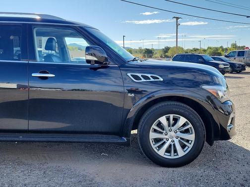 2017 INFINITI QX80 Base