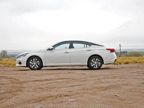 Glacier White 2021 Nissan Altima S FWD