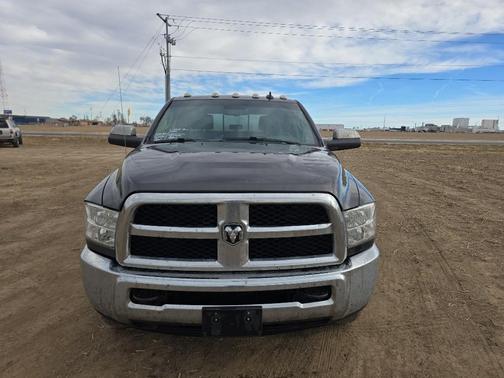 2018 RAM 3500 SLT Crew Cab 4x4 8' Box