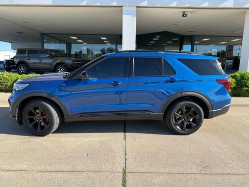 ATLAS BLUE METALLIC 2023 Ford Explorer ST-Line
