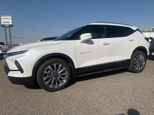 Iridescent Pearl Tricoat 2025 Chevrolet Blazer Premier