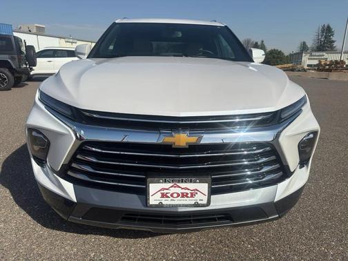 Iridescent Pearl Tricoat 2025 Chevrolet Blazer Premier