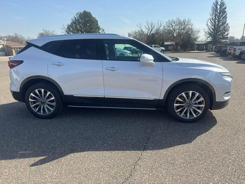 Iridescent Pearl Tricoat 2025 Chevrolet Blazer Premier