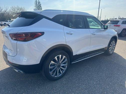 Iridescent Pearl Tricoat 2025 Chevrolet Blazer Premier