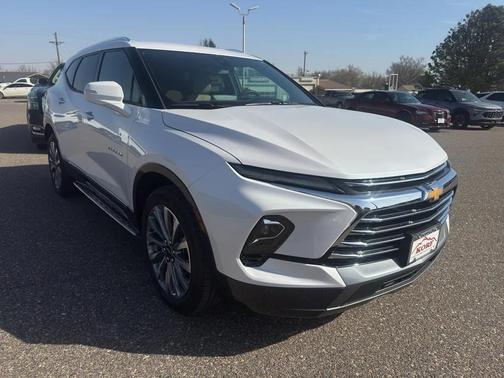Iridescent Pearl Tricoat 2025 Chevrolet Blazer Premier