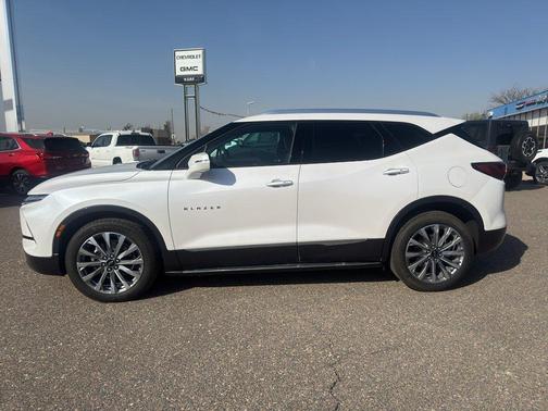 Iridescent Pearl Tricoat 2025 Chevrolet Blazer Premier