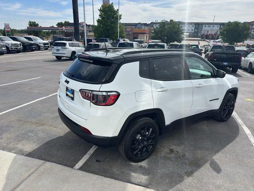 Bright White Clearcoat 2023 Jeep Compass Latitude