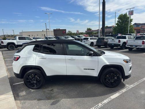 Bright White Clearcoat 2023 Jeep Compass Latitude