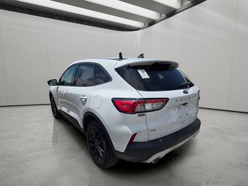 OXFORD WHITE 2020 Ford Escape SE