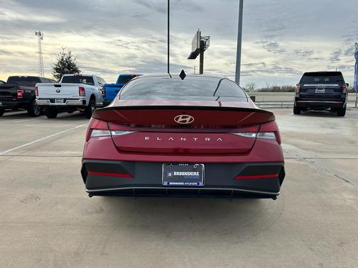 2025 Hyundai ELANTRA Sport