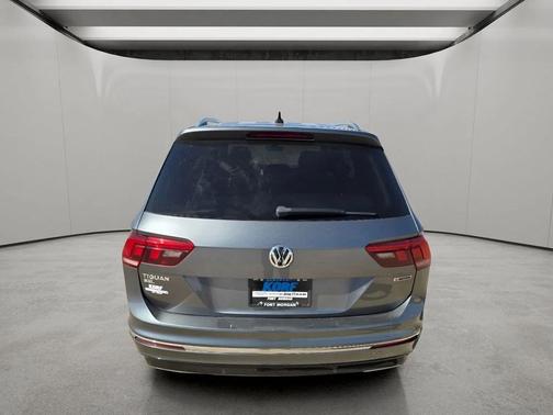 Platinum Gray Metallic 2021 Volkswagen Tiguan 2.0T SEL R-Line 4MOTION