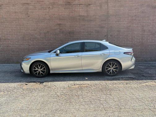 Celestial Silver Metallic 2024 Toyota Camry SE