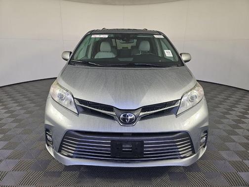 2018 Toyota Sienna XLE Premium