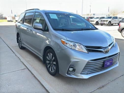 2018 Toyota Sienna XLE Premium