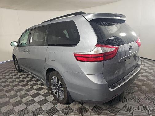 2018 Toyota Sienna XLE Premium