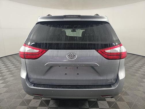 2018 Toyota Sienna XLE Premium