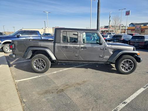2023 Jeep Gladiator Overland