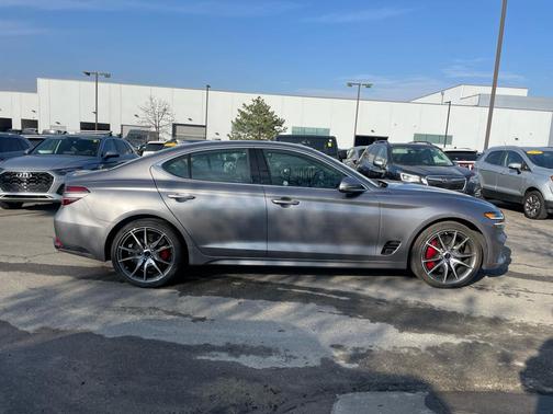 2025 Genesis G70 2.5T RWD