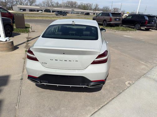 Vatna Gray 2025 Genesis G70 2.5T RWD