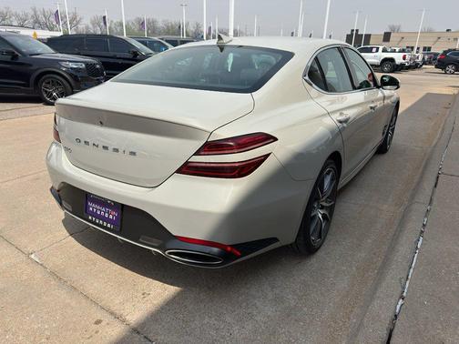 Vatna Gray 2025 Genesis G70 2.5T RWD