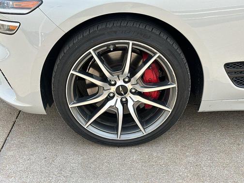 Vatna Gray 2025 Genesis G70 2.5T RWD