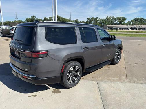 Baltic Gray Metallic Clearcoat 2024 Jeep Wagoneer Series III 4x4