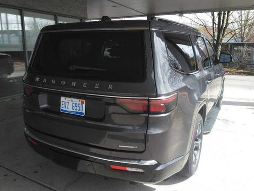 Baltic Gray Metallic Clearcoat 2024 Jeep Wagoneer Series III 4x4
