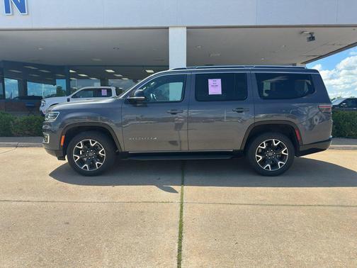 Baltic Gray Metallic Clearcoat 2024 Jeep Wagoneer Series III 4x4
