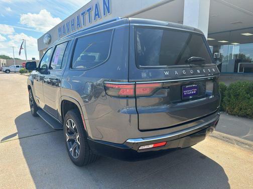 Baltic Gray Metallic Clearcoat 2024 Jeep Wagoneer Series III 4x4