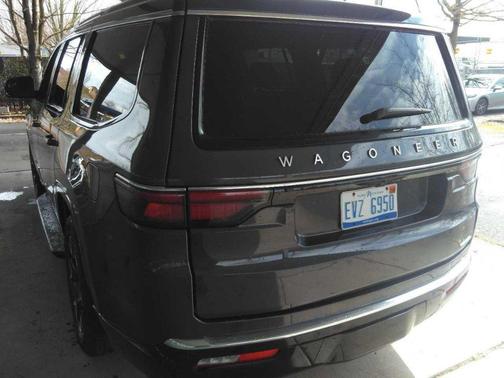 Baltic Gray Metallic Clearcoat 2024 Jeep Wagoneer Series III 4x4