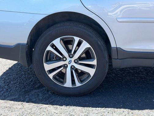 Ice Silver Metallic 2018 Subaru Outback 2.5i Limited
