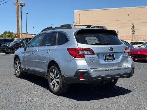 Ice Silver Metallic 2018 Subaru Outback 2.5i Limited