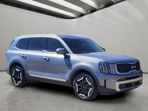 Everlasting Silver 2023 Kia Telluride S