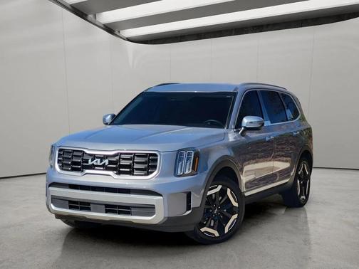 Everlasting Silver 2023 Kia Telluride S
