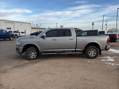 2019 RAM 3500 Laramie Crew Cab 4x4 6'4' Box