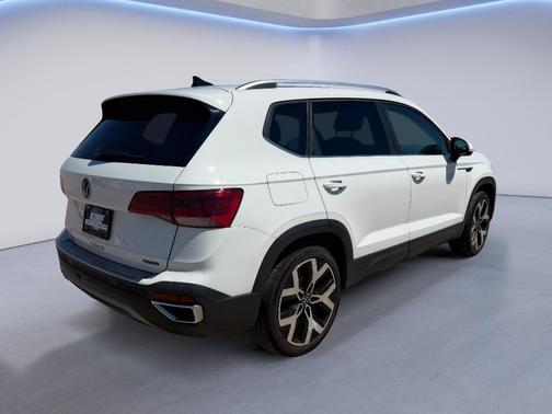 Pure White 2023 Volkswagen Taos 1.5T SEL
